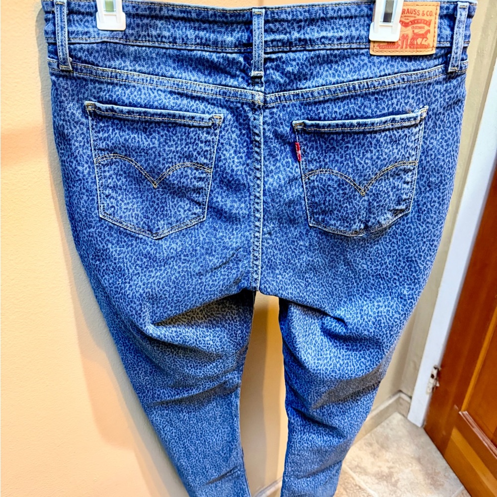 Levi's Leopard Print denim skinny jeans 32/30. $20